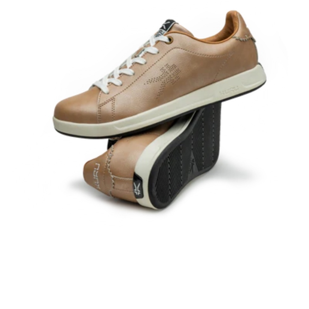 NWOT Kuru Cloud Roam Sneakers